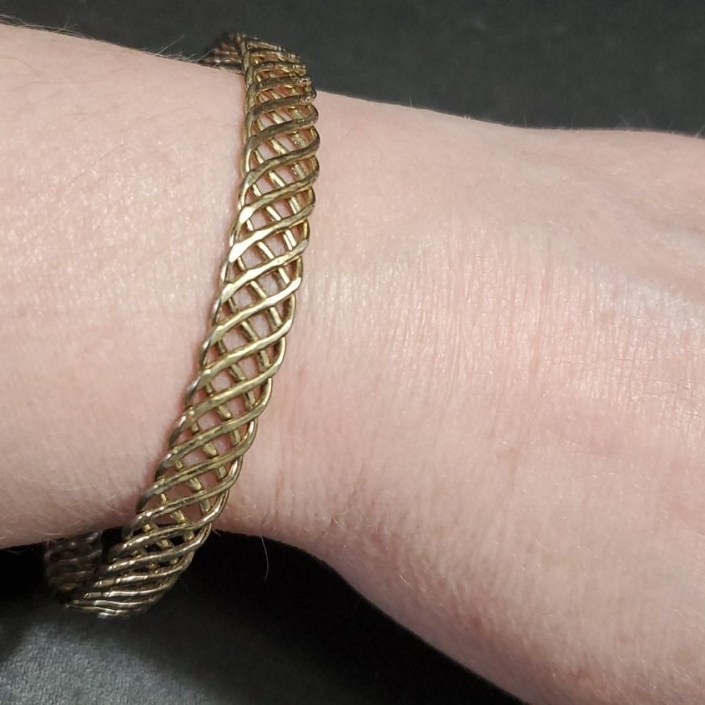 Gold tone bangle bracelet 8.25" mesh woven